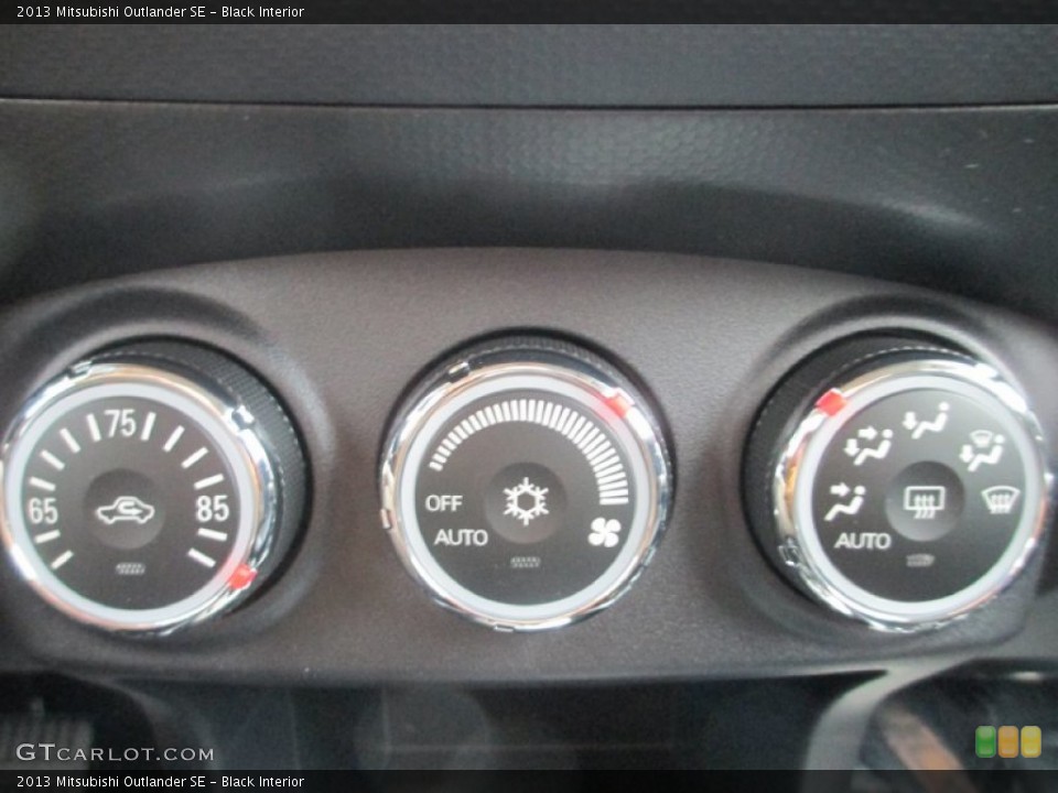 Black Interior Controls for the 2013 Mitsubishi Outlander SE #73913211