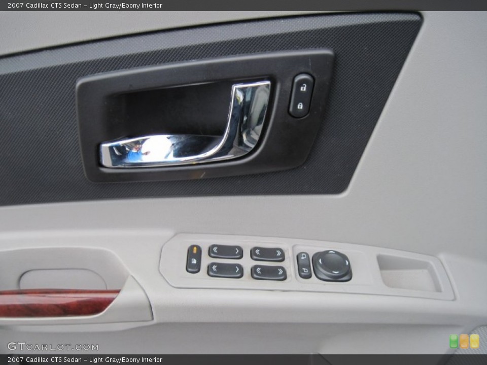 Light Gray/Ebony Interior Controls for the 2007 Cadillac CTS Sedan #73916315
