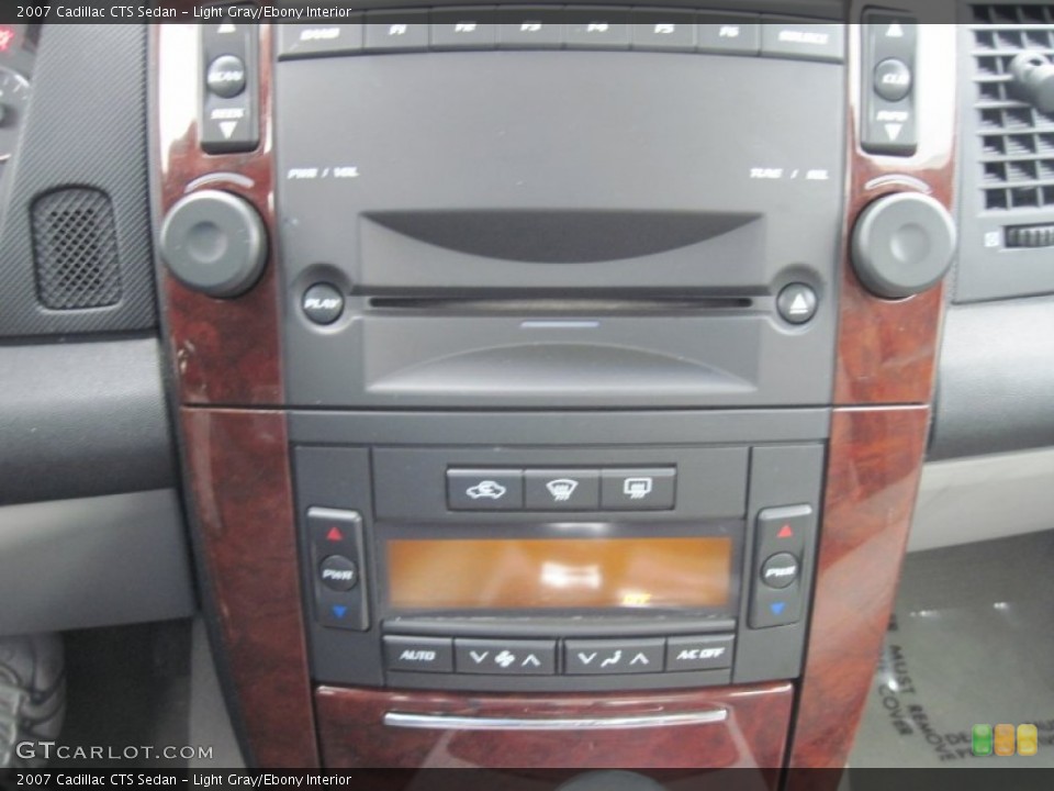 Light Gray/Ebony Interior Controls for the 2007 Cadillac CTS Sedan #73916428