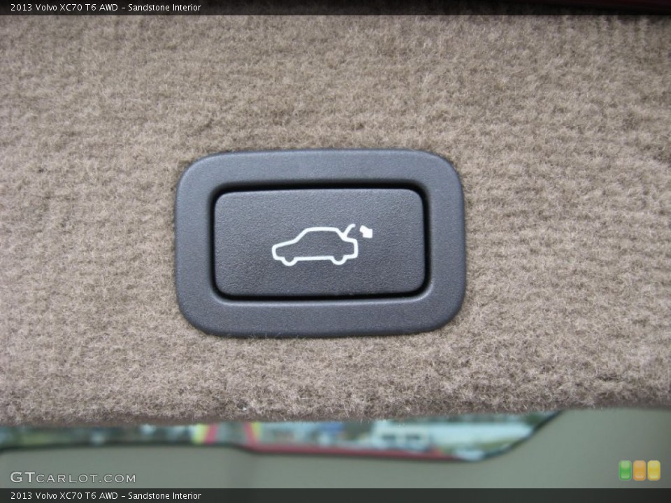 Sandstone Interior Controls for the 2013 Volvo XC70 T6 AWD #73947898