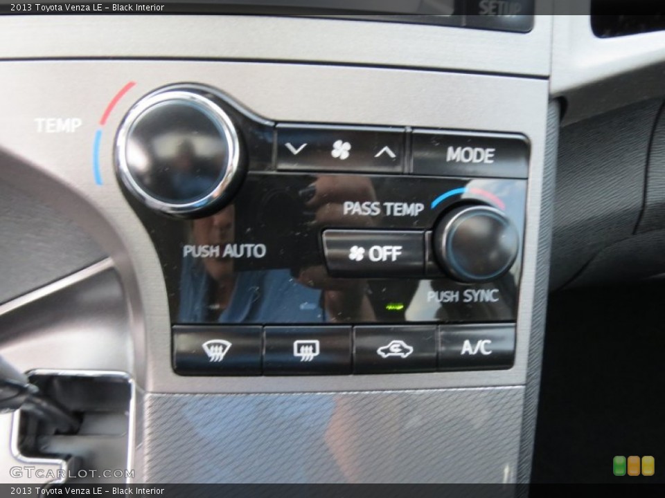 Black Interior Controls for the 2013 Toyota Venza LE #73959889