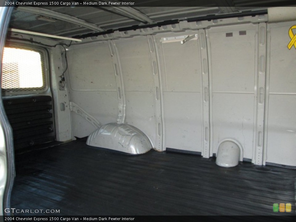 Medium Dark Pewter Interior Photo for the 2004 Chevrolet Express 1500 Cargo Van #73960612