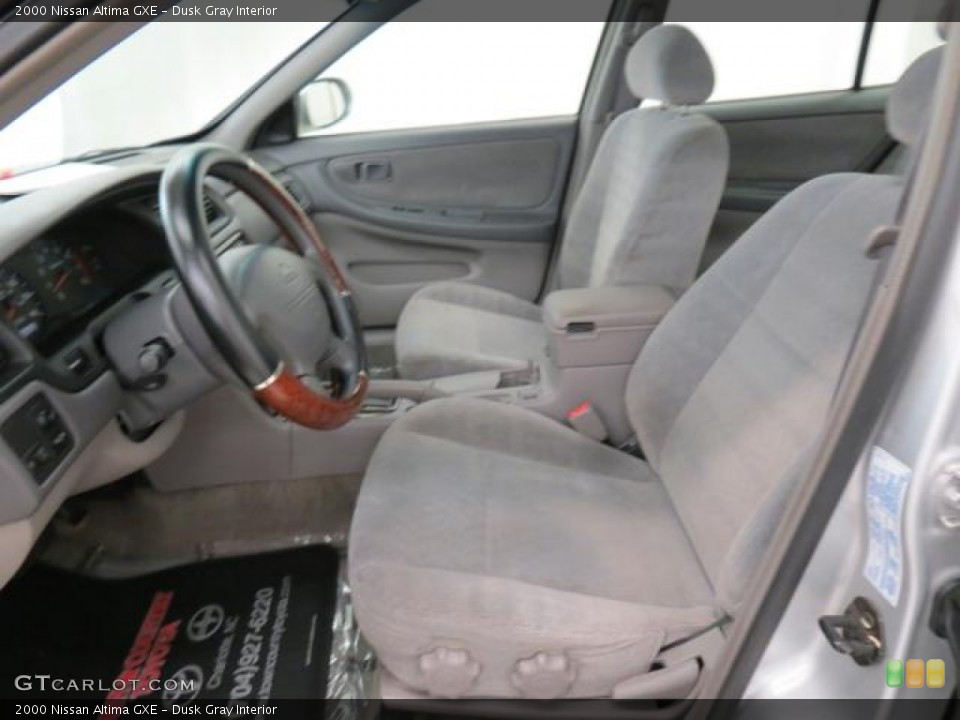 Dusk Gray Interior Photo for the 2000 Nissan Altima GXE #73960974