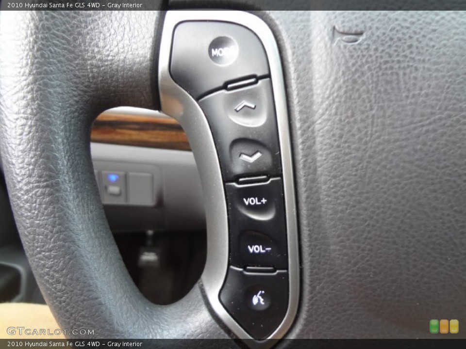 Gray Interior Controls for the 2010 Hyundai Santa Fe GLS 4WD #73968101