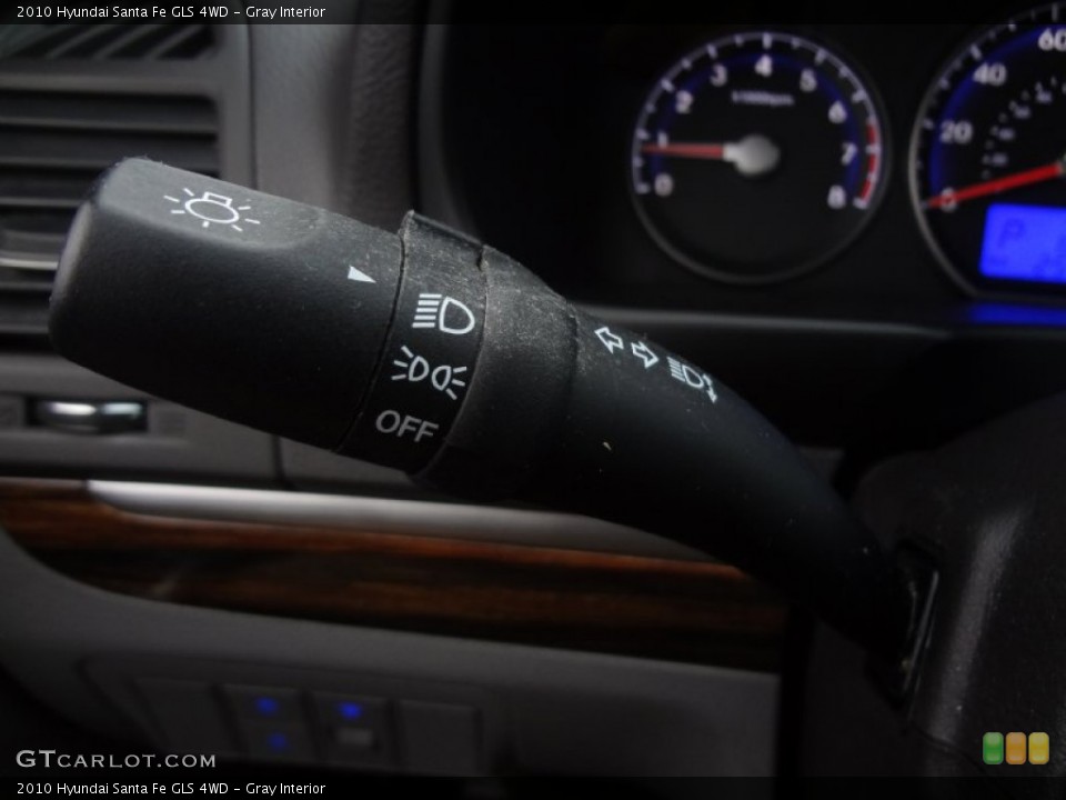 Gray Interior Controls for the 2010 Hyundai Santa Fe GLS 4WD #73968113