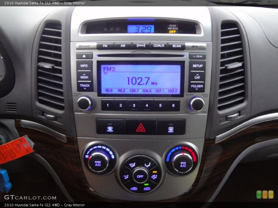 Gray Interior Controls for the 2010 Hyundai Santa Fe GLS 4WD #73968176