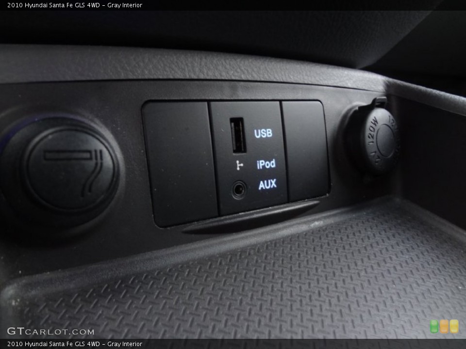 Gray Interior Controls for the 2010 Hyundai Santa Fe GLS 4WD #73968239