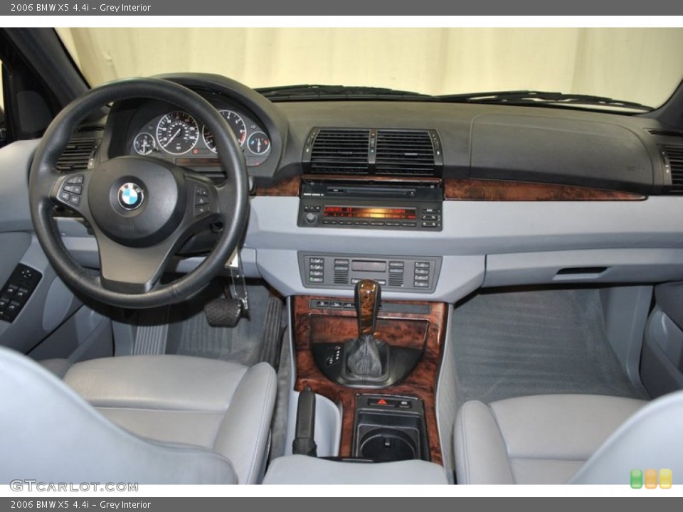 Grey Interior Dashboard for the 2006 BMW X5 4.4i #73979015