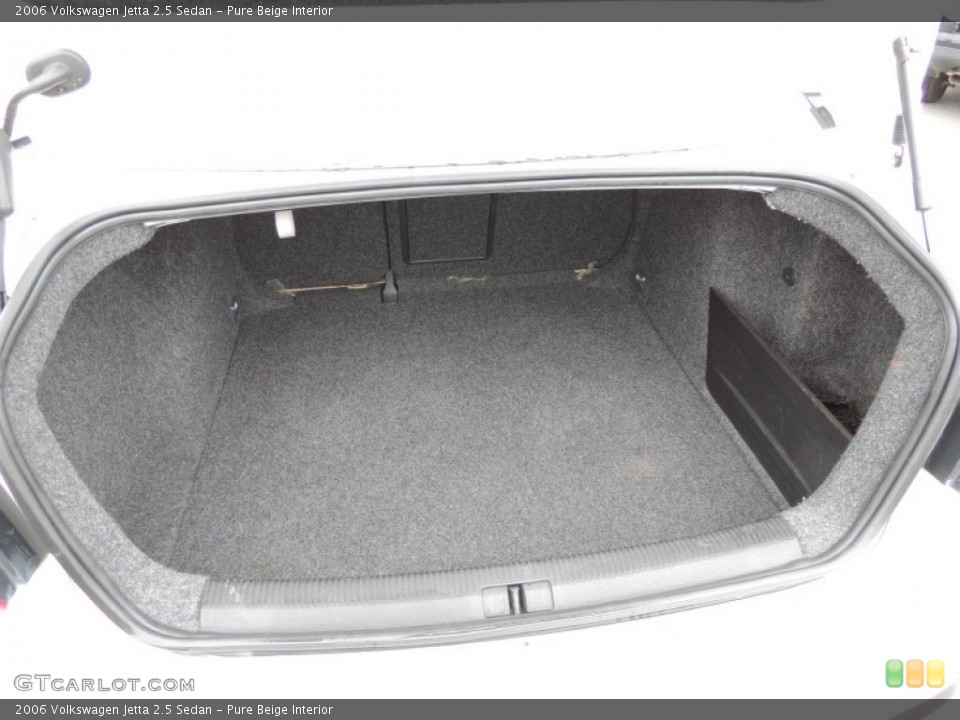 Pure Beige Interior Trunk for the 2006 Volkswagen Jetta 2.5 Sedan #73984853