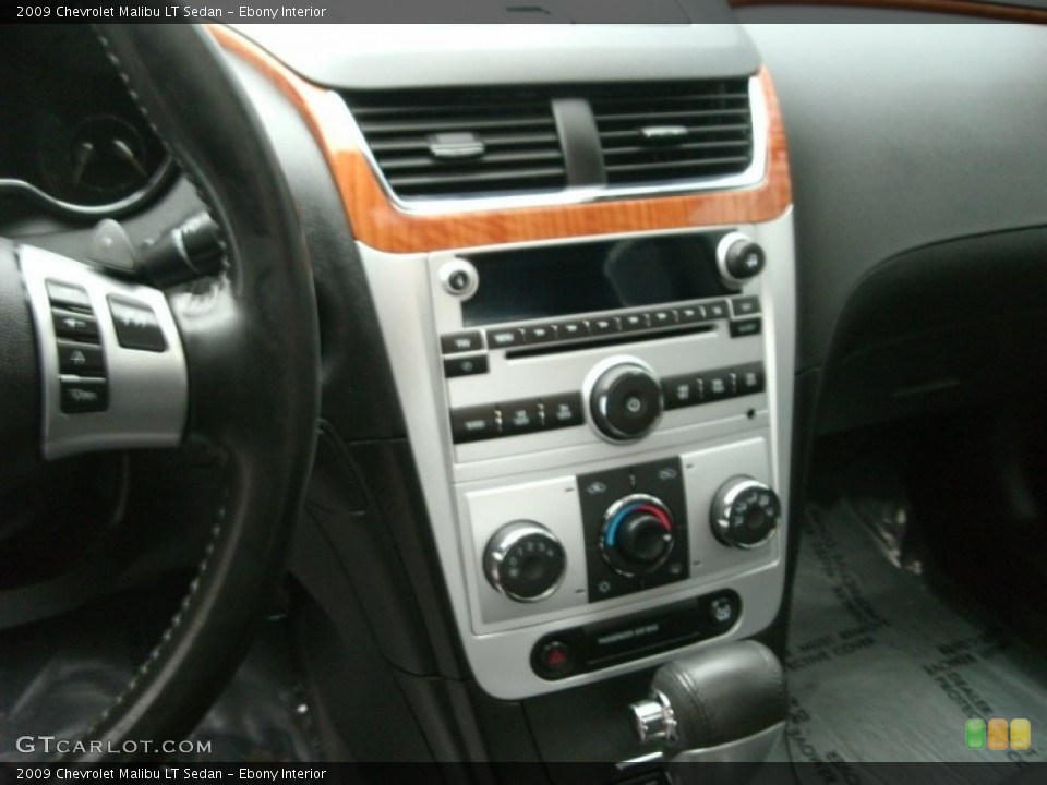 Ebony Interior Controls for the 2009 Chevrolet Malibu LT Sedan #74029887