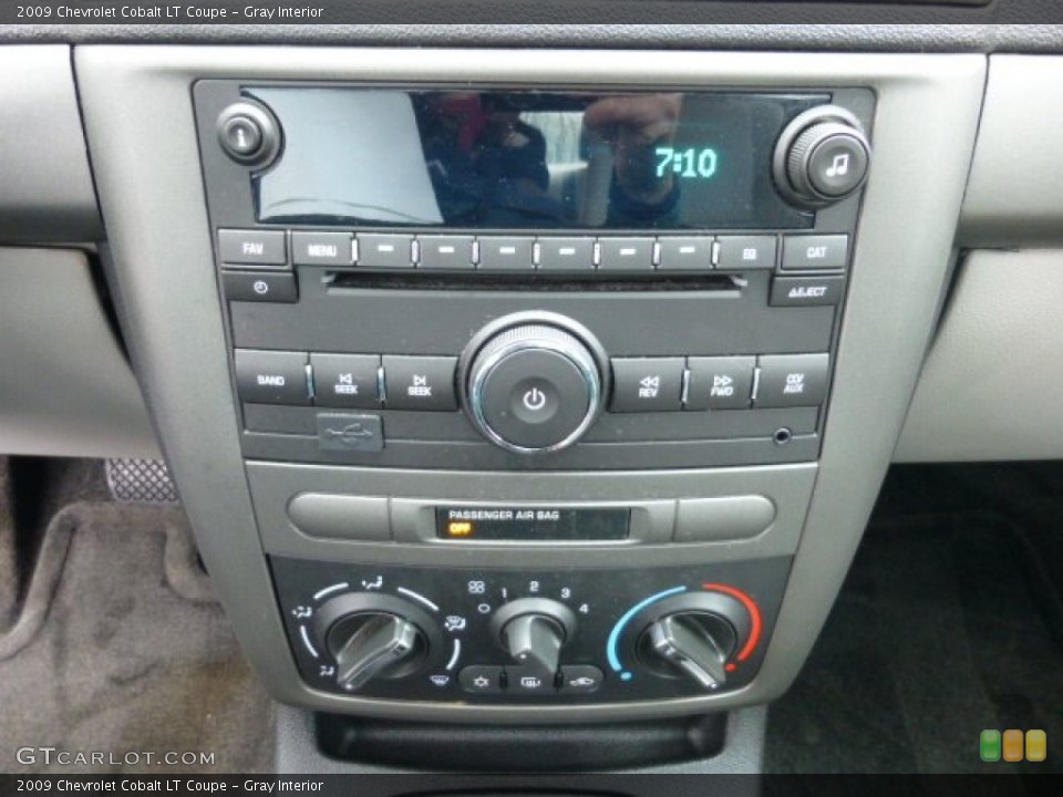 Gray Interior Controls for the 2009 Chevrolet Cobalt LT Coupe #74054734