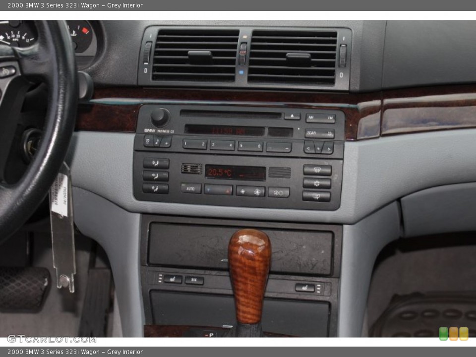 Grey Interior Controls for the 2000 BMW 3 Series 323i Wagon #74076170