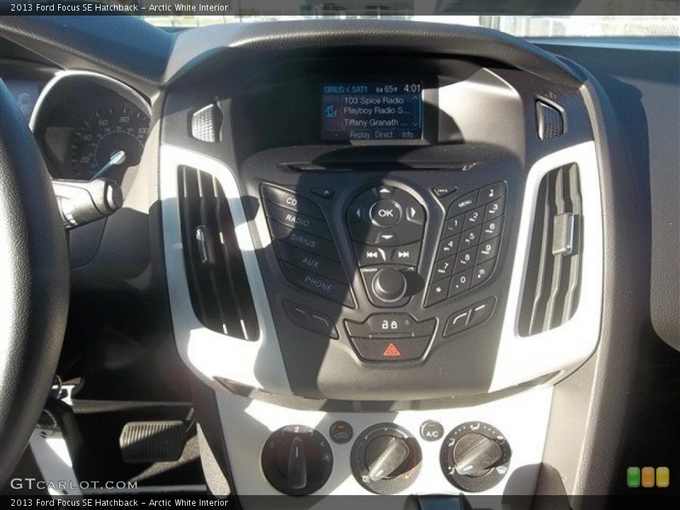 Arctic White Interior Controls for the 2013 Ford Focus SE Hatchback #74088740
