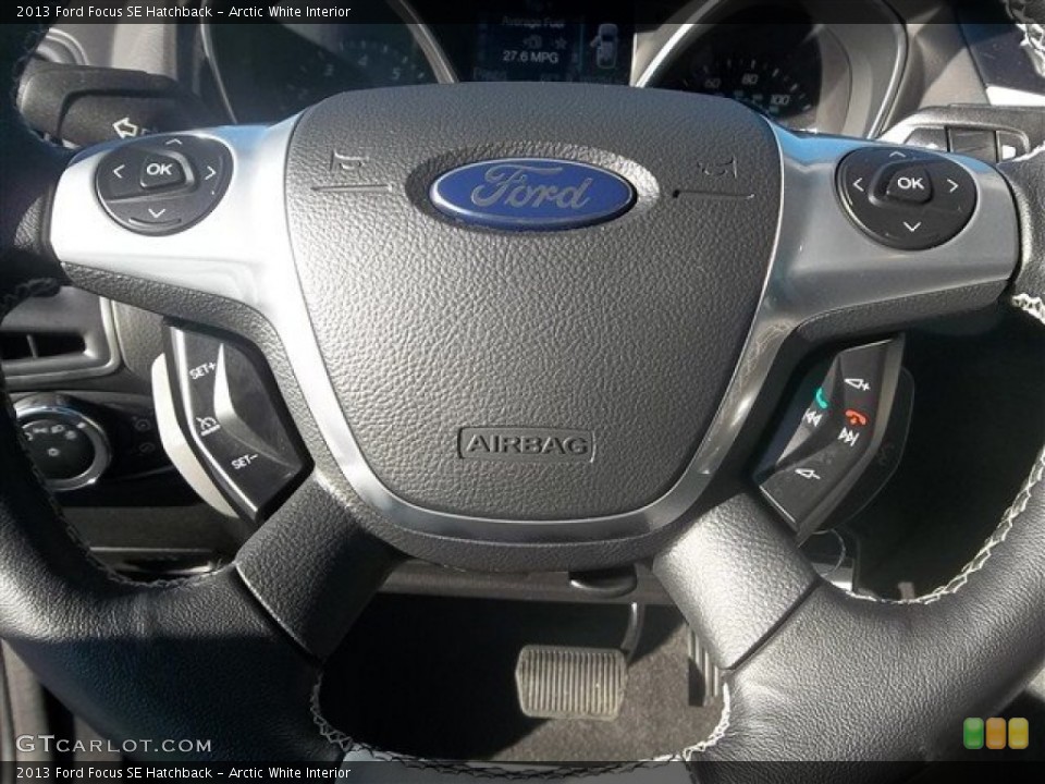 Arctic White Interior Controls for the 2013 Ford Focus SE Hatchback #74088812