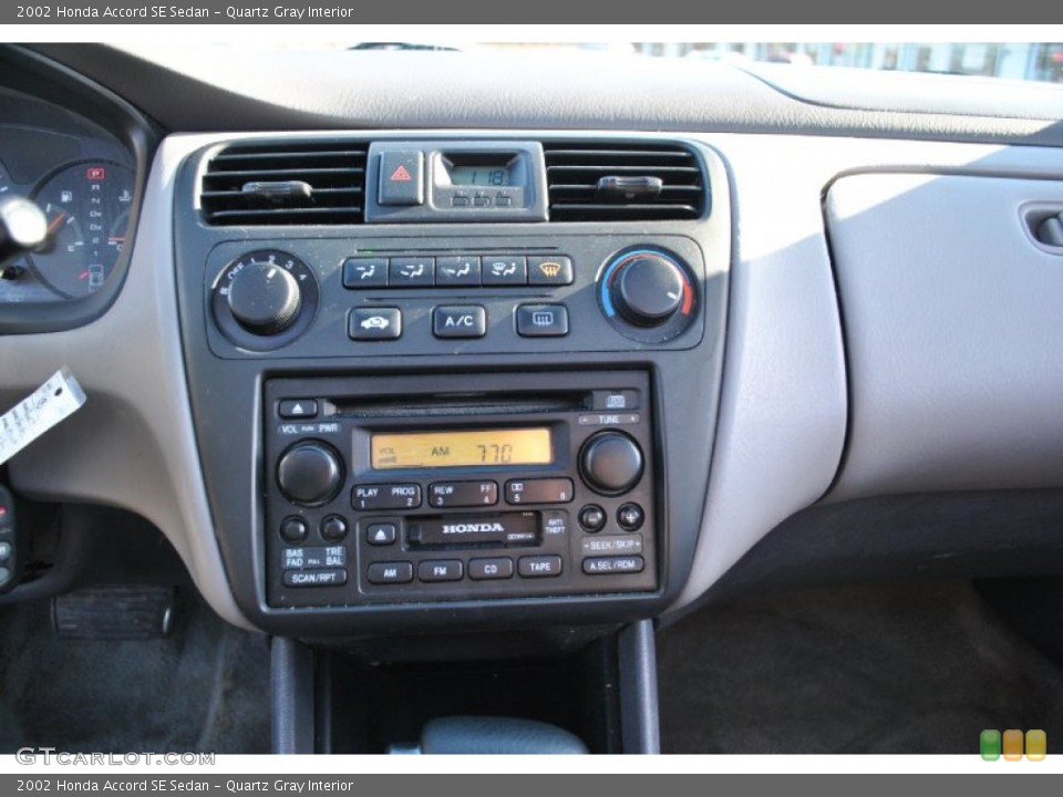 Quartz Gray Interior Controls for the 2002 Honda Accord SE Sedan #74109630