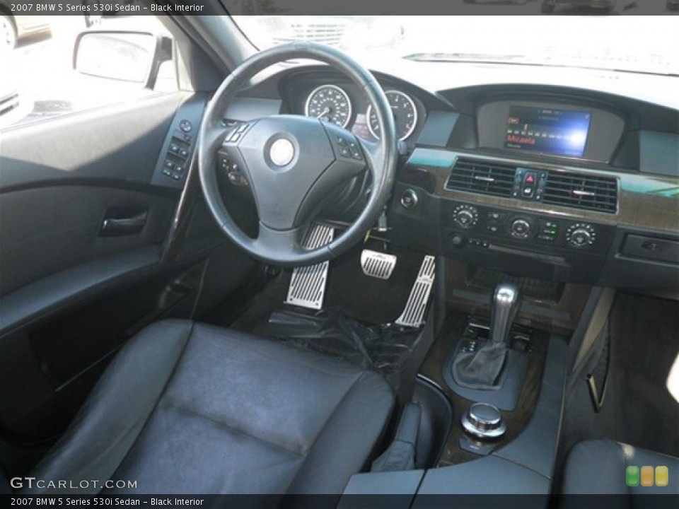 Black Interior Dashboard for the 2007 BMW 5 Series 530i Sedan #74117041
