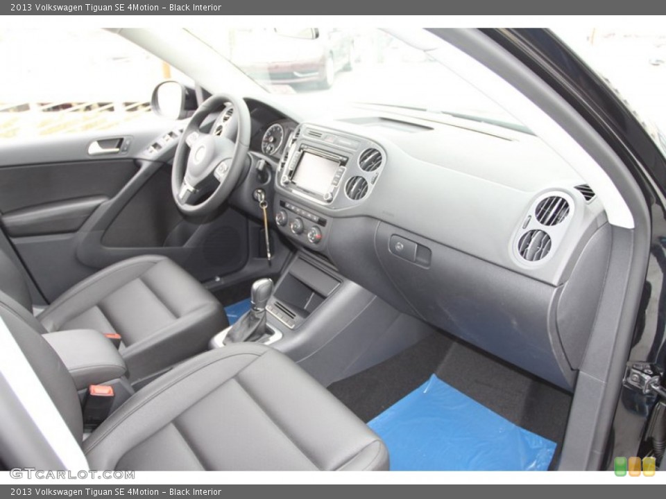 Black Interior Photo for the 2013 Volkswagen Tiguan SE 4Motion #74120934