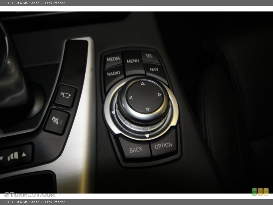 Black Interior Controls for the 2013 BMW M5 Sedan #74147746