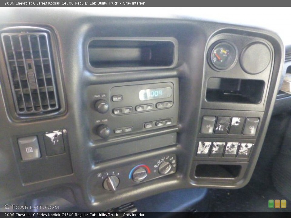 Gray Interior Controls for the 2006 Chevrolet C Series Kodiak C4500 Regular Cab Utility Truck #74147818