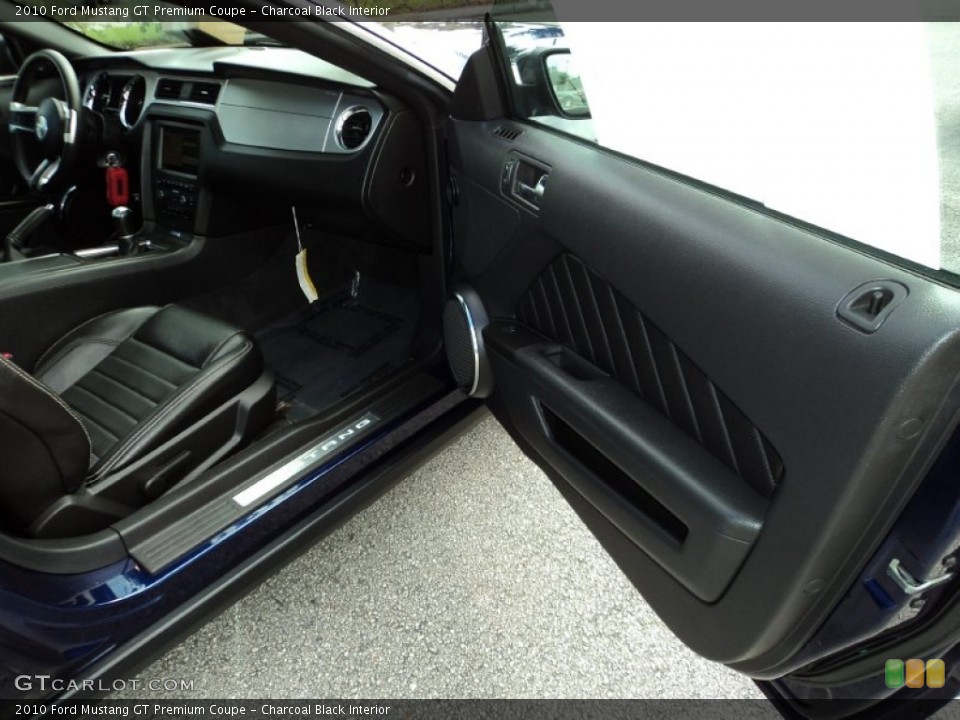 Charcoal Black Interior Photo for the 2010 Ford Mustang GT Premium Coupe #74165551