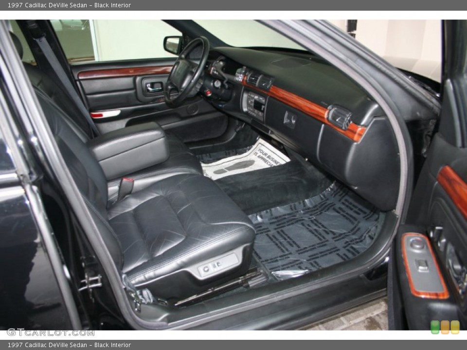 Black Interior Photo for the 1997 Cadillac DeVille Sedan #74169580