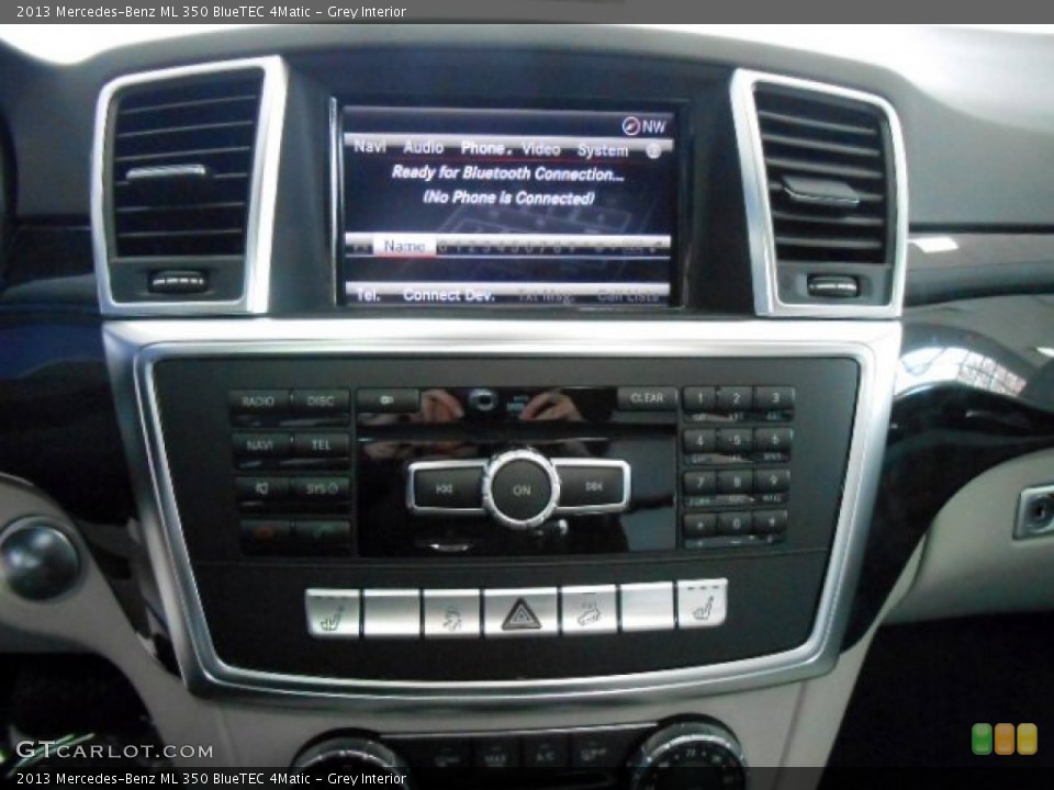 Grey Interior Controls for the 2013 Mercedes-Benz ML 350 BlueTEC 4Matic #74178296