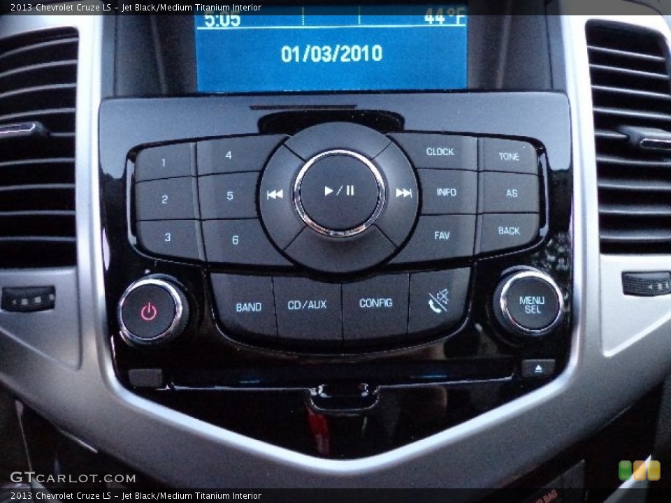 Jet Black/Medium Titanium Interior Controls for the 2013 Chevrolet Cruze LS #74231313