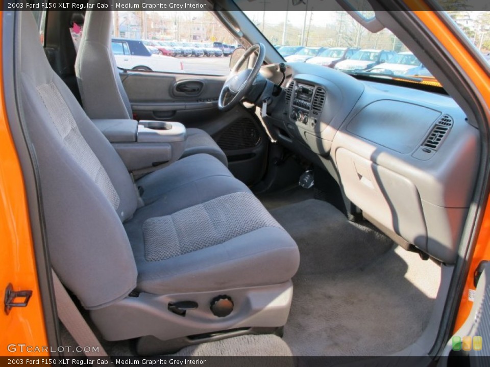 Medium Graphite Grey Interior Photo for the 2003 Ford F150 XLT Regular Cab #74285716