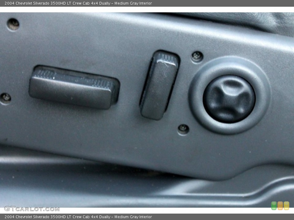 Medium Gray Interior Controls for the 2004 Chevrolet Silverado 3500HD LT Crew Cab 4x4 Dually #74295832