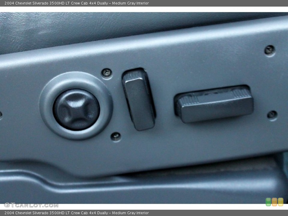 Medium Gray Interior Controls for the 2004 Chevrolet Silverado 3500HD LT Crew Cab 4x4 Dually #74295853