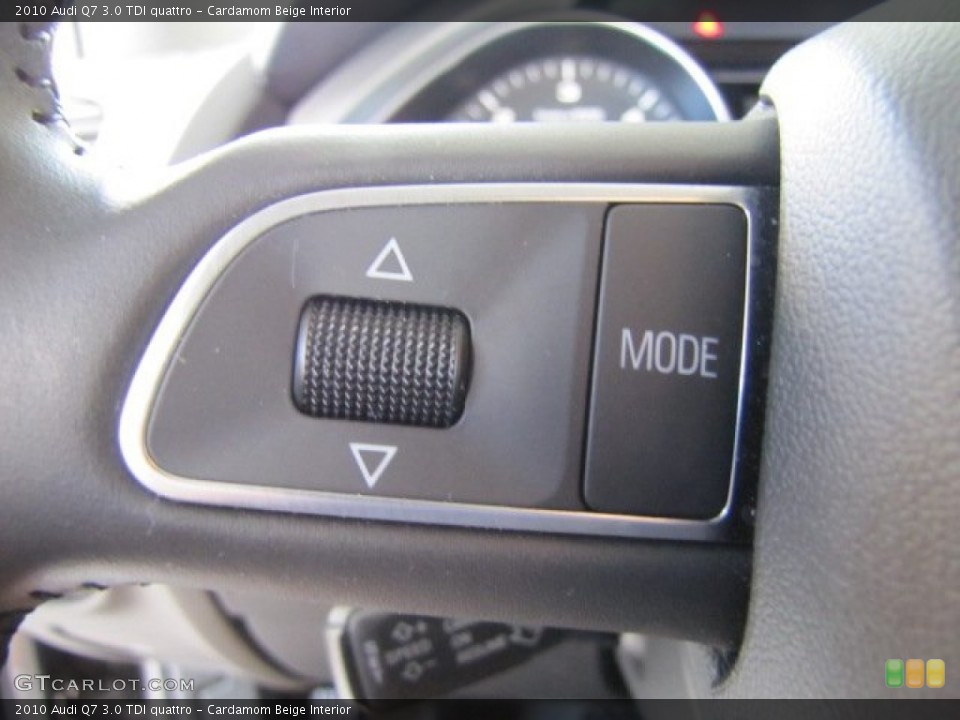 Cardamom Beige Interior Controls for the 2010 Audi Q7 3.0 TDI quattro #74321720