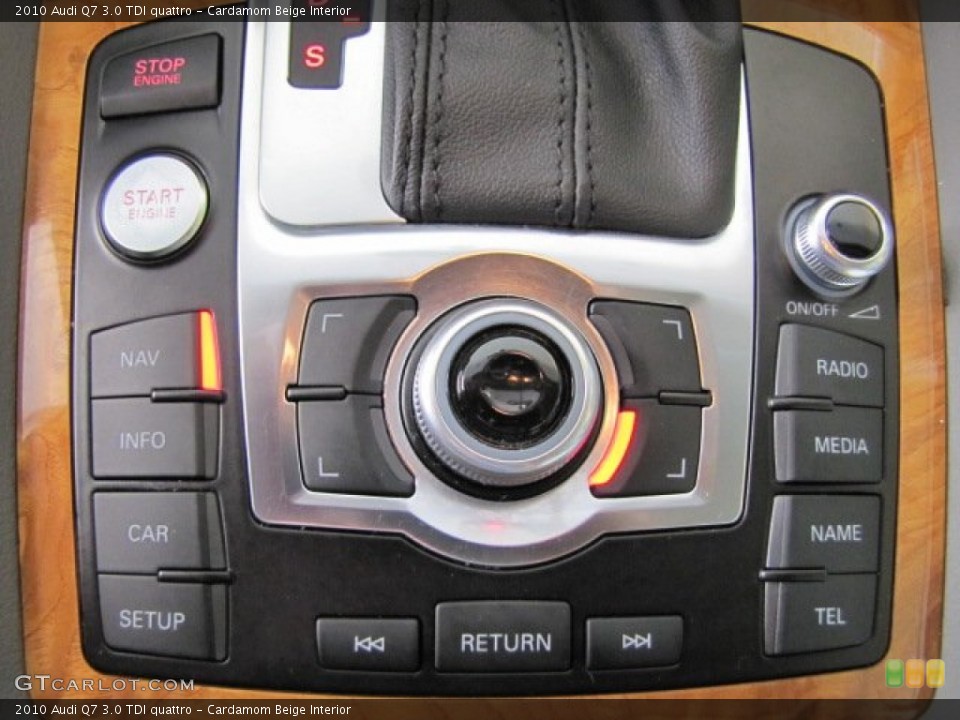 Cardamom Beige Interior Controls for the 2010 Audi Q7 3.0 TDI quattro #74321872