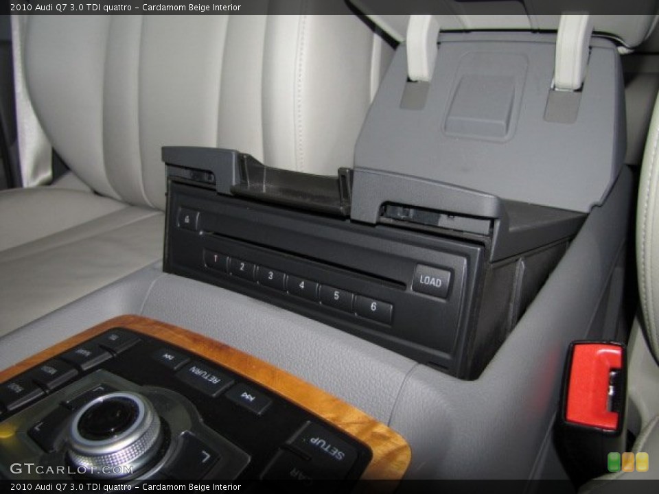 Cardamom Beige Interior Audio System for the 2010 Audi Q7 3.0 TDI quattro #74321897
