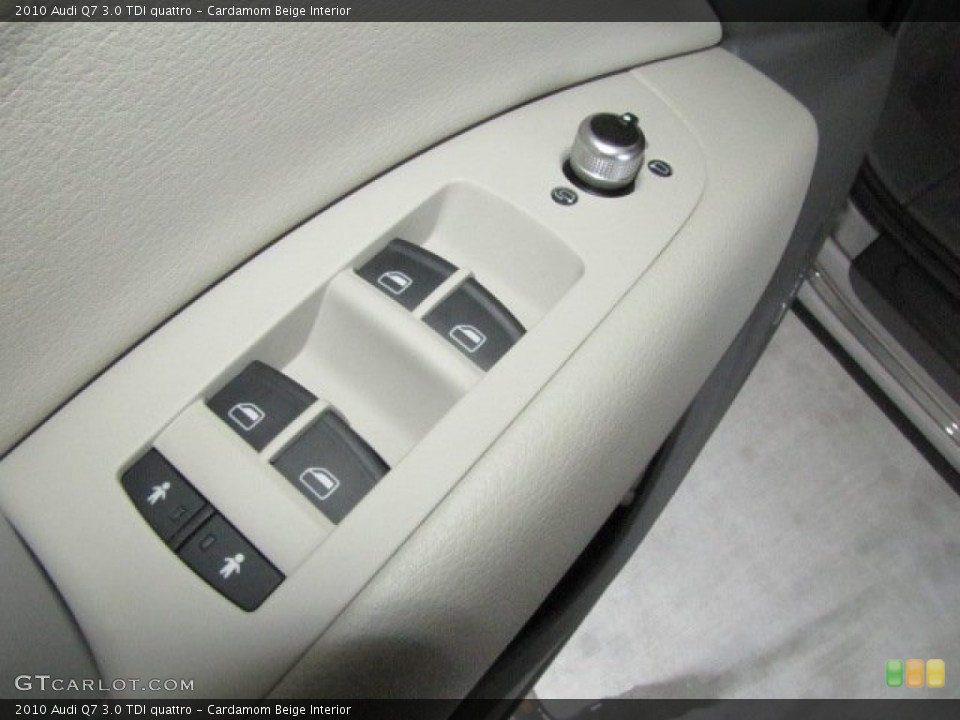 Cardamom Beige Interior Controls for the 2010 Audi Q7 3.0 TDI quattro #74322303