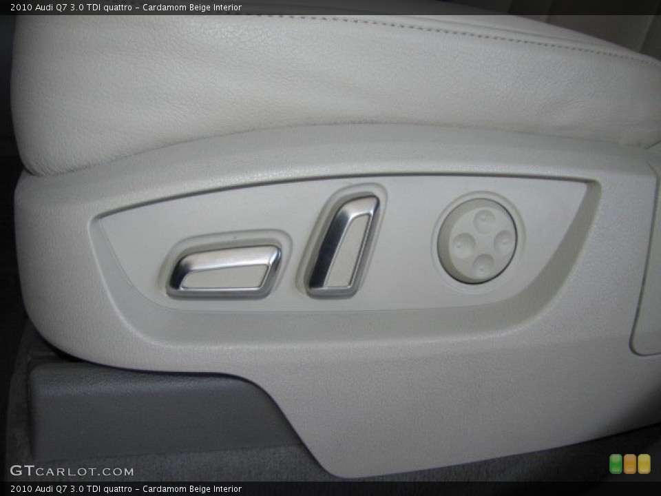 Cardamom Beige Interior Controls for the 2010 Audi Q7 3.0 TDI quattro #74322320