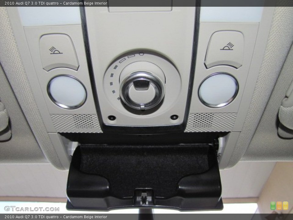 Cardamom Beige Interior Controls for the 2010 Audi Q7 3.0 TDI quattro #74322448