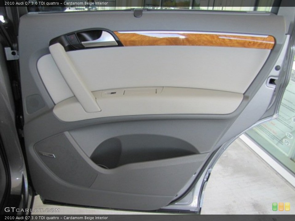 Cardamom Beige Interior Door Panel for the 2010 Audi Q7 3.0 TDI quattro #74322500