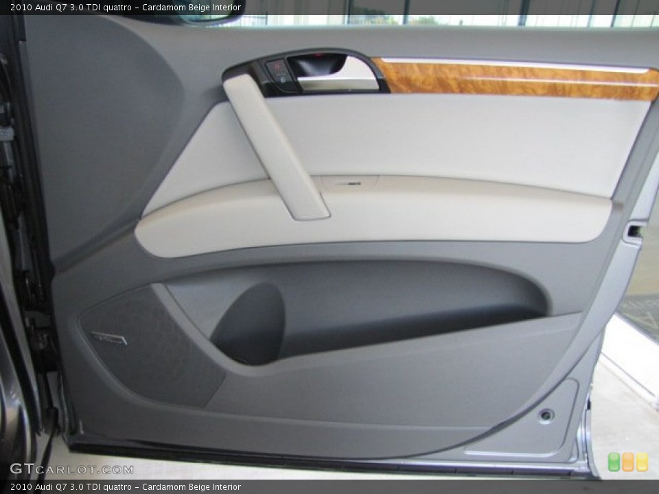 Cardamom Beige Interior Door Panel for the 2010 Audi Q7 3.0 TDI quattro #74322521