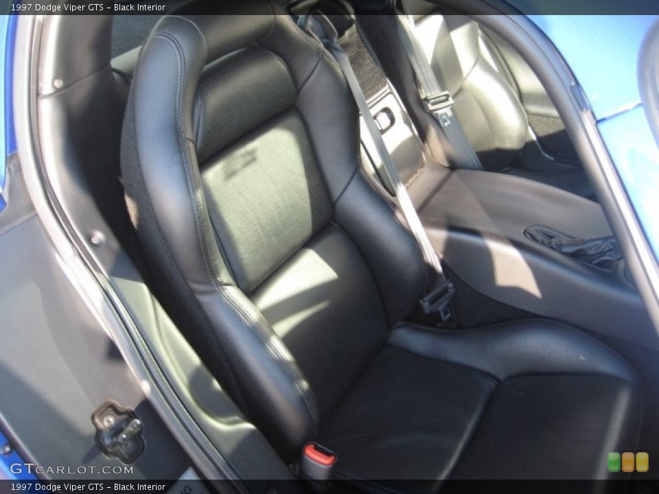 Black Interior Photo for the 1997 Dodge Viper GTS #74335868