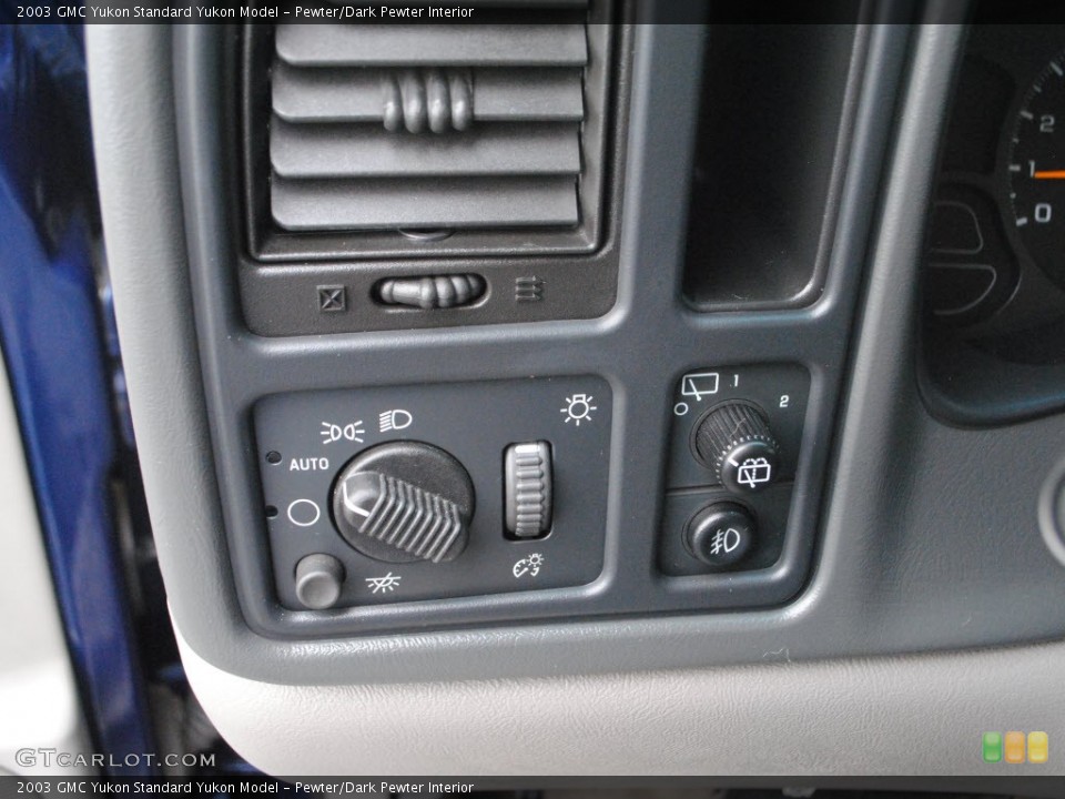 Pewter/Dark Pewter Interior Controls for the 2003 GMC Yukon  #74339223
