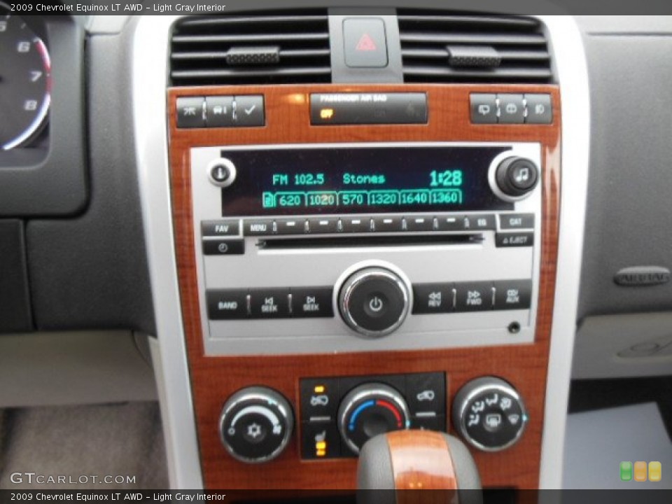 Light Gray Interior Controls for the 2009 Chevrolet Equinox LT AWD #74341034