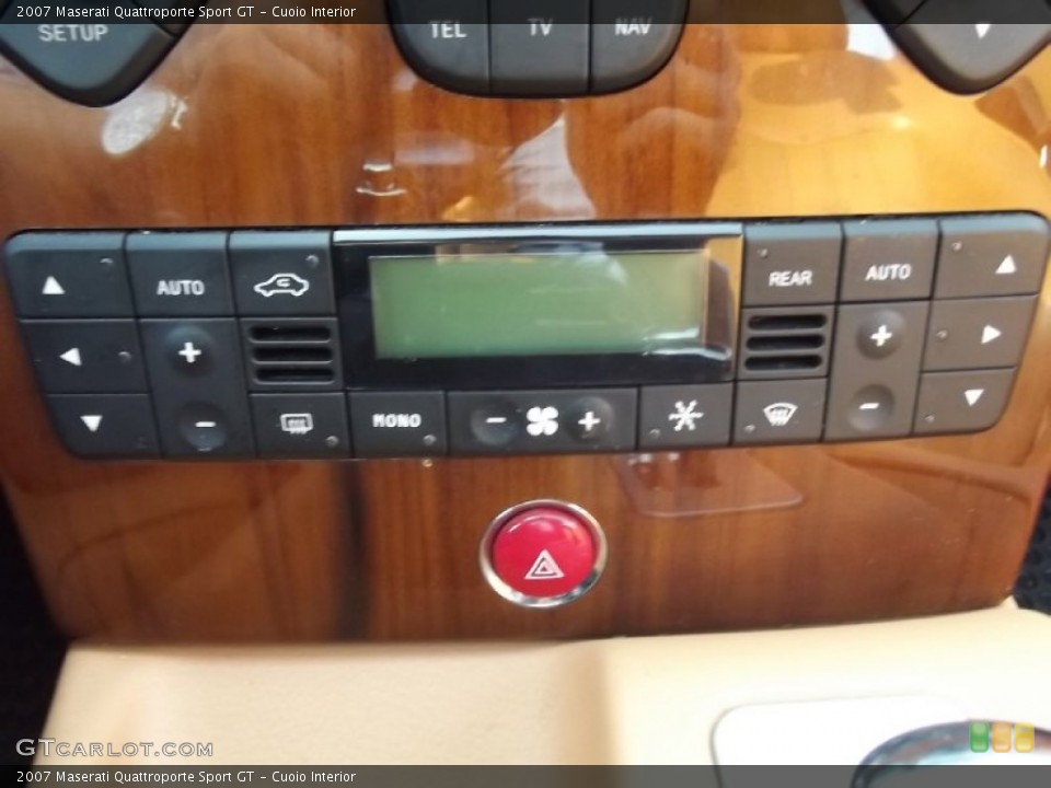 Cuoio Interior Controls for the 2007 Maserati Quattroporte Sport GT #74355524
