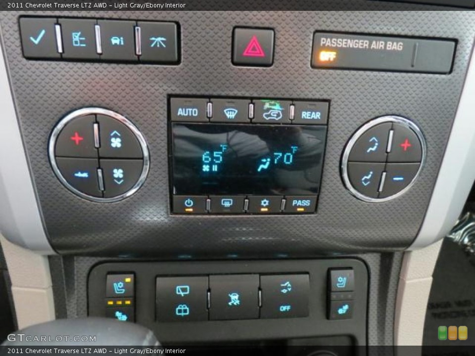 Light Gray/Ebony Interior Controls for the 2011 Chevrolet Traverse LTZ AWD #74366164