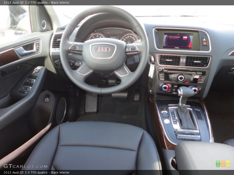 Black Interior Dashboard for the 2013 Audi Q5 3.0 TFSI quattro #74370712