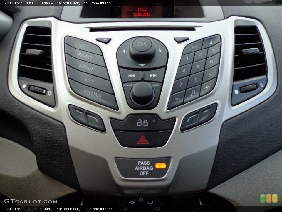 Charcoal Black/Light Stone Interior Controls for the 2013 Ford Fiesta SE Sedan #74385518