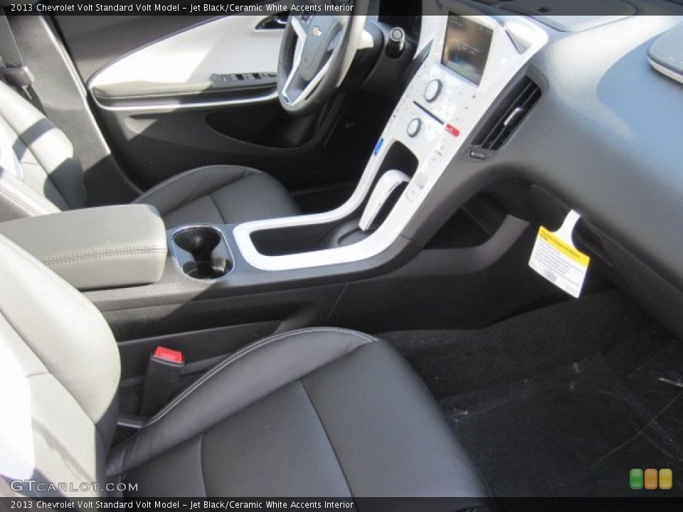 Jet Black/Ceramic White Accents Interior Photo for the 2013 Chevrolet Volt  #74392717