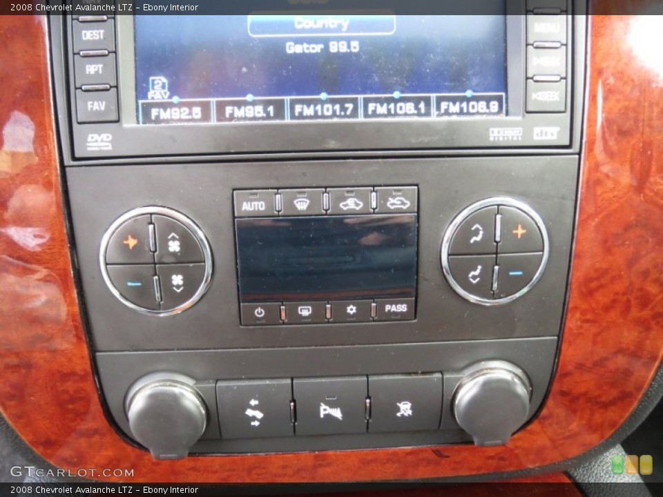 Ebony Interior Controls for the 2008 Chevrolet Avalanche LTZ #74393533
