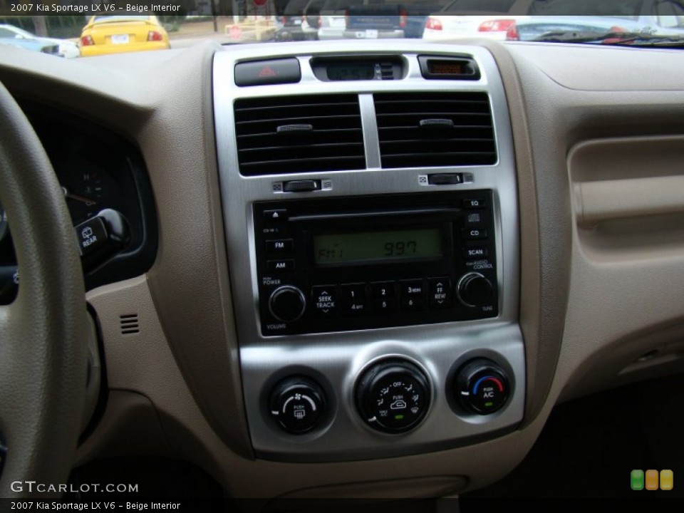 Beige Interior Controls for the 2007 Kia Sportage LX V6 #74417077