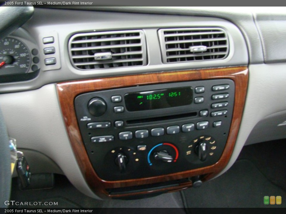 Medium/Dark Flint Interior Controls for the 2005 Ford Taurus SEL #74418355