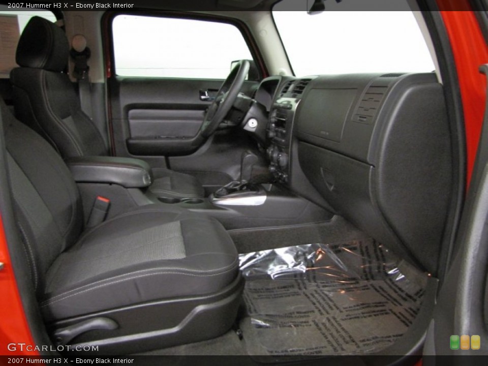 Ebony Black Interior Photo for the 2007 Hummer H3 X #74437616